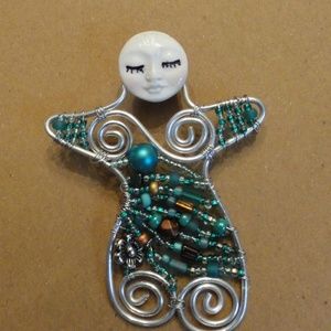 Wire Goddess Doll Pin Sample